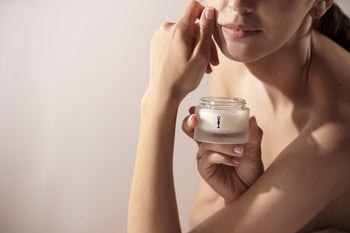 Skincare routine per pelle sensibile: guida completa per calmare e proteggere la pelle