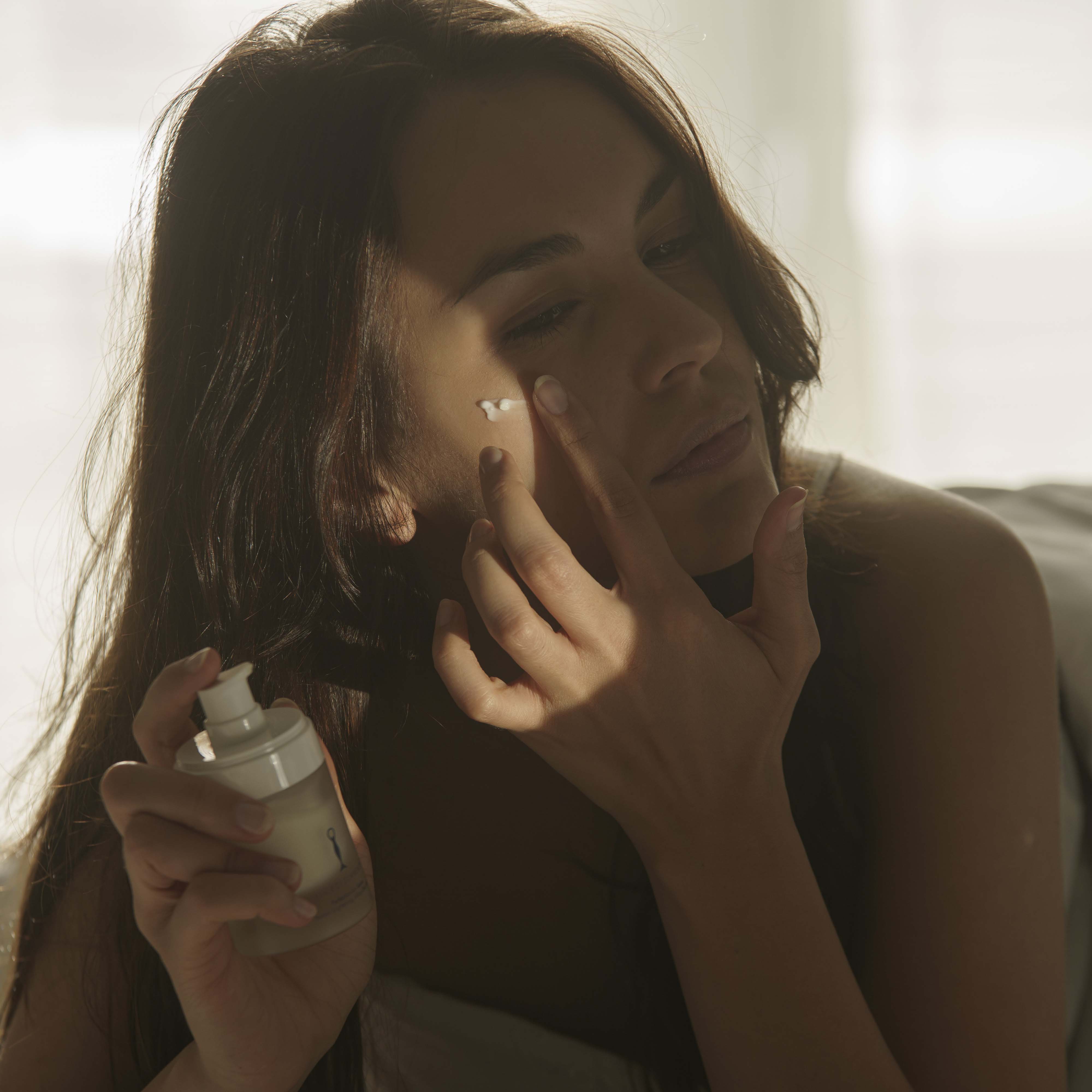 Dermatite da stress: perché la pelle reagisce alle emozioni e come calmarla naturalmente