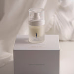 Flacone di Perfection Lux Serum appoggiato sulla sua scatola Luce di Sorrento